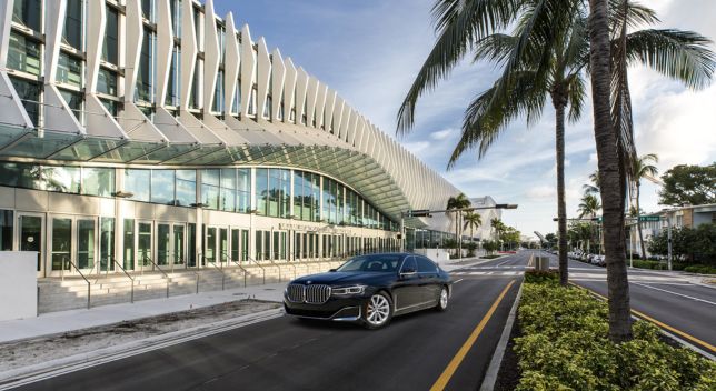 Exclusive Limousine Transfers for Miami Beach Convention Center Conference